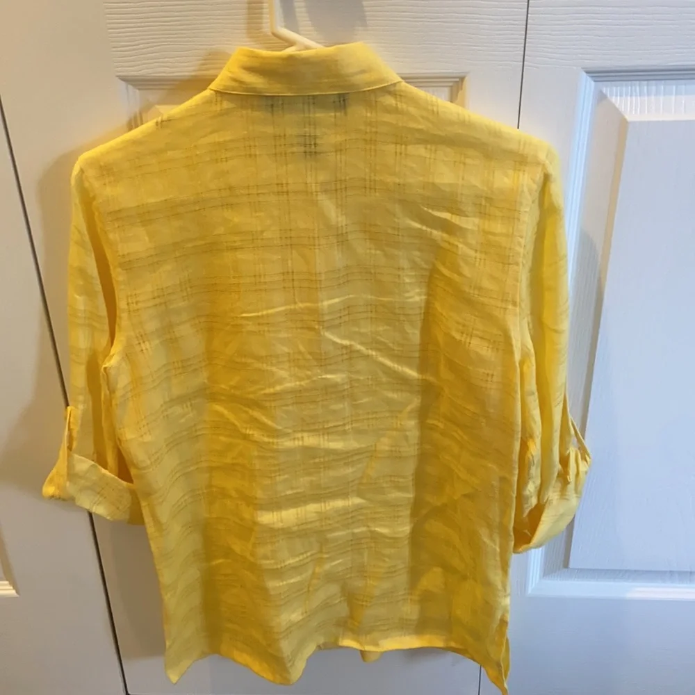 Sag Harbor Petite Women’s Linen Yellow Button Down Long-Sleeve Top PXS - Picture 2 of 5